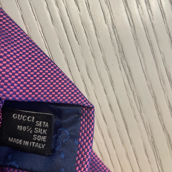 gorgeous authentic never used Gucci silk tie. - Picture 3 of 12